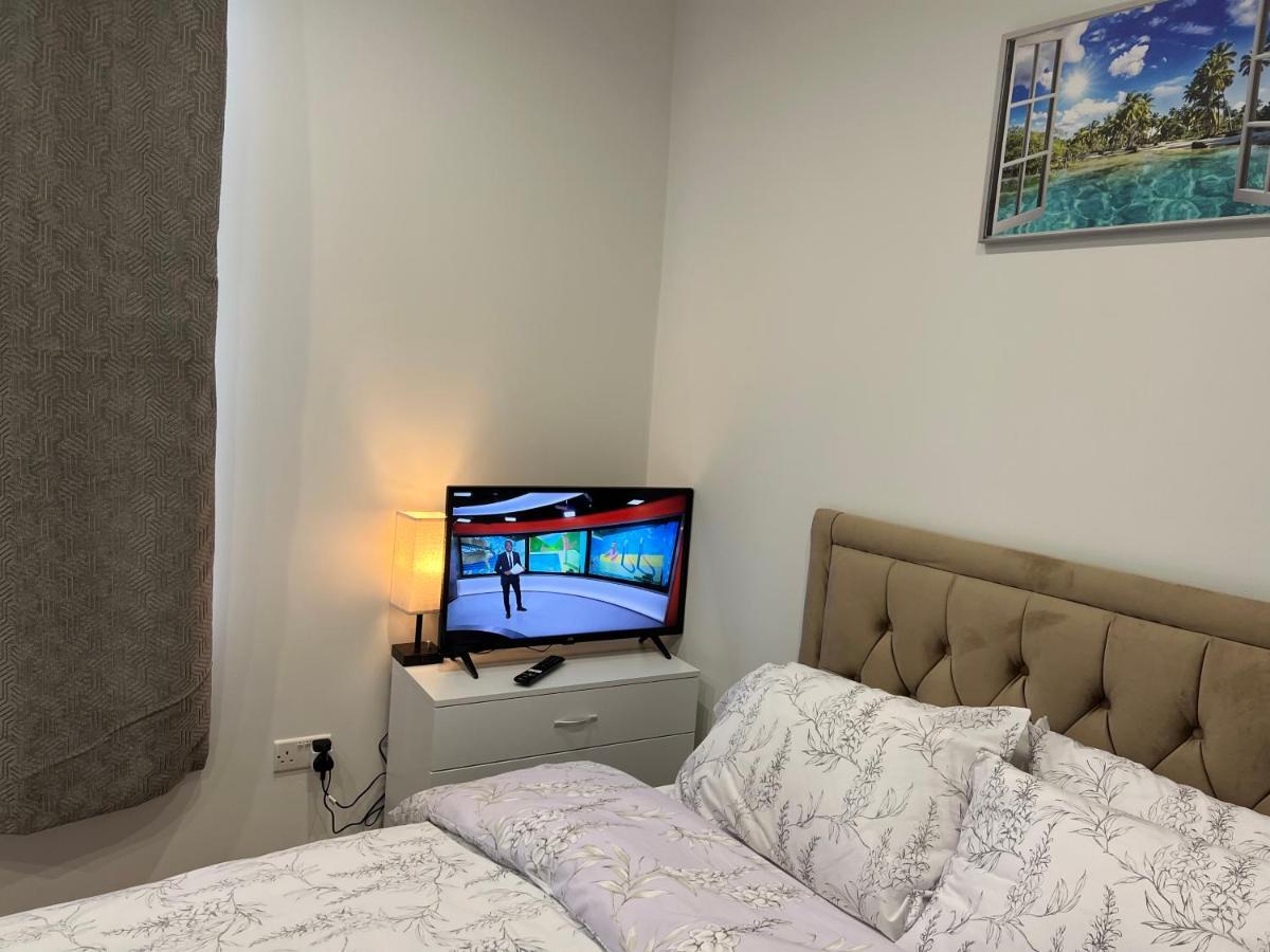 Jj Serviced Apartment - Close To Tube Station & Near Central London & Wembley Northolt  Exterior foto