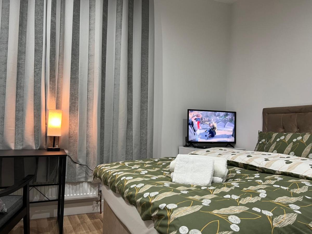 Jj Serviced Apartment - Close To Tube Station & Near Central London & Wembley Northolt  Exterior foto