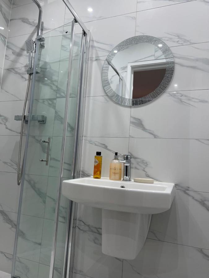 Jj Serviced Apartment - Close To Tube Station & Near Central London & Wembley Northolt  Exterior foto