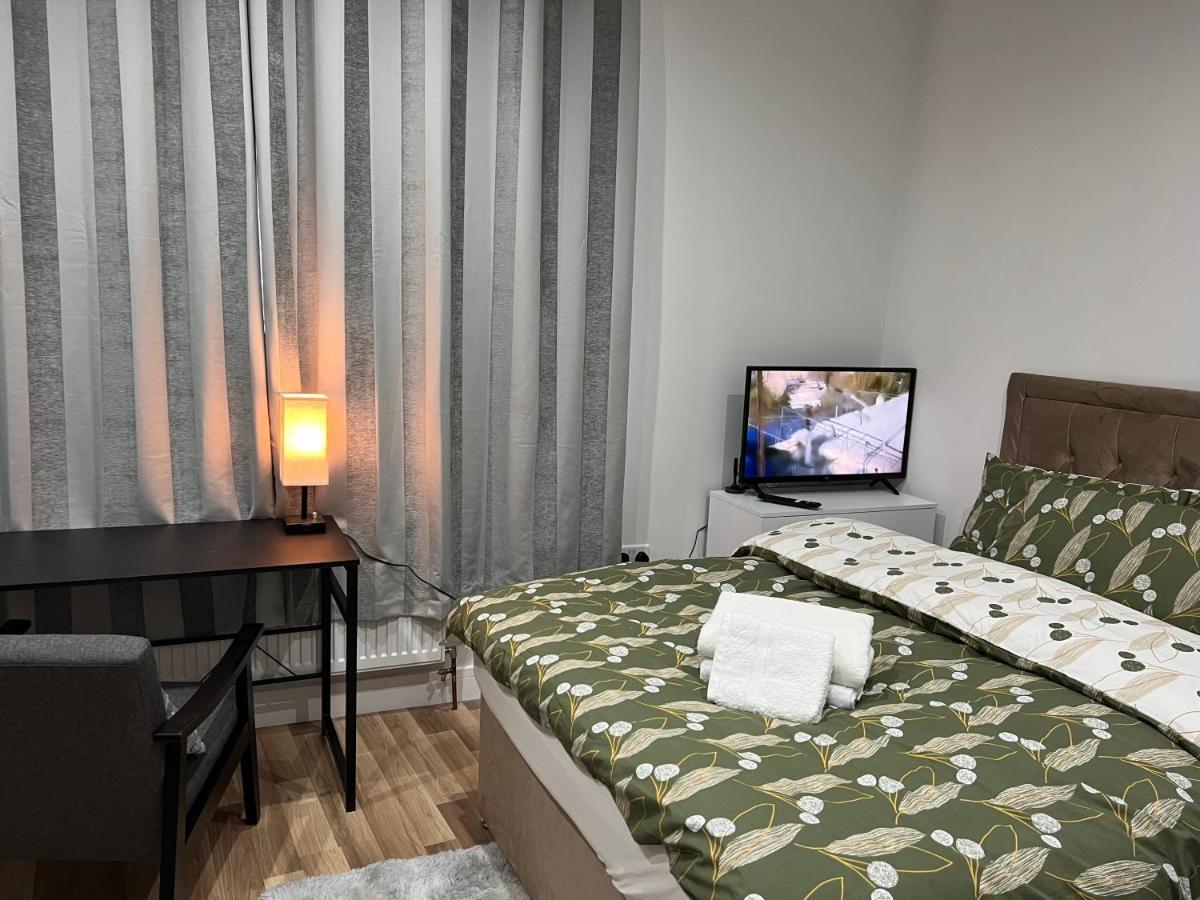 Jj Serviced Apartment - Close To Tube Station & Near Central London & Wembley Northolt  Exterior foto