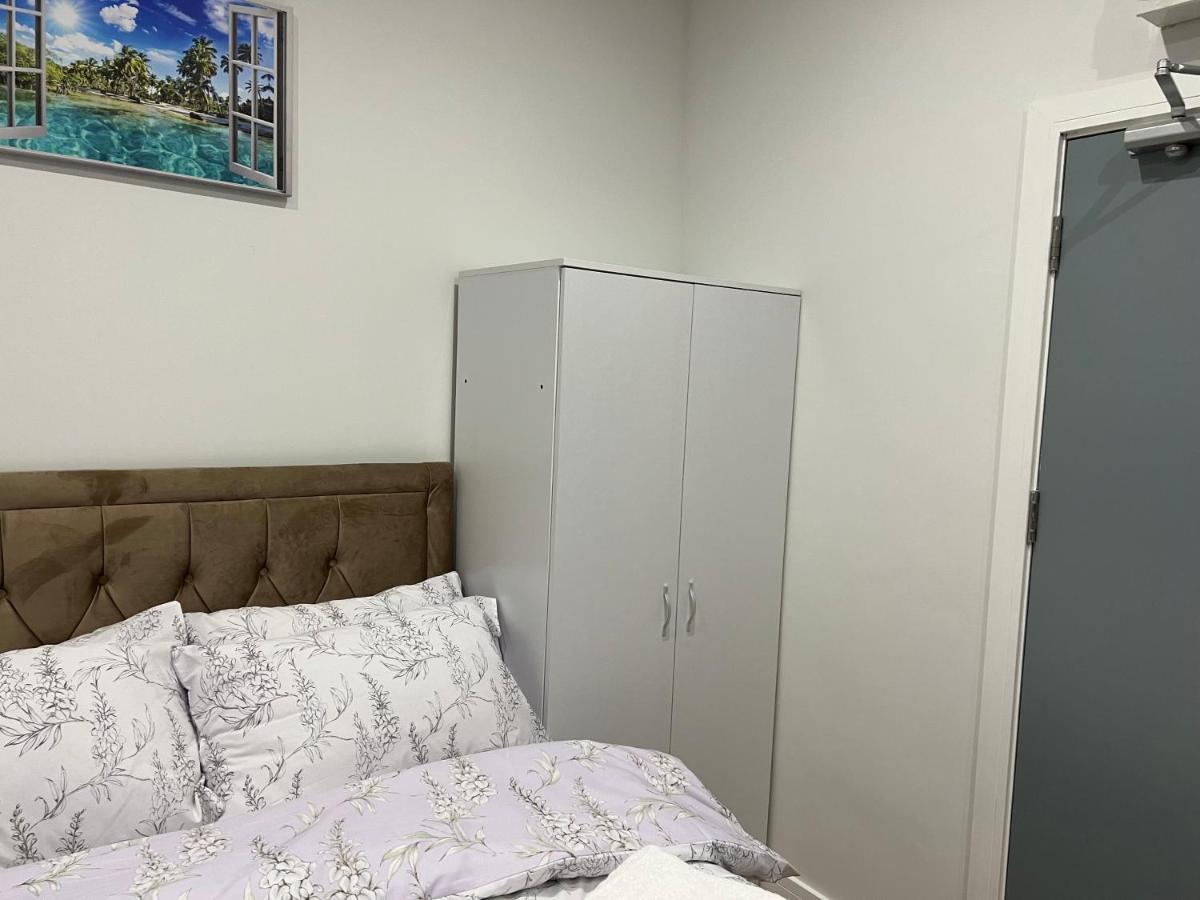 Jj Serviced Apartment - Close To Tube Station & Near Central London & Wembley Northolt  Exterior foto